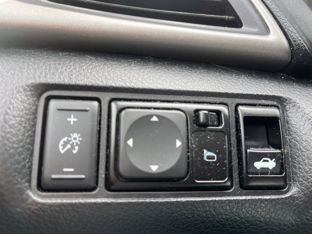 Used 2015 Nissan Sentra SV FWD image 22