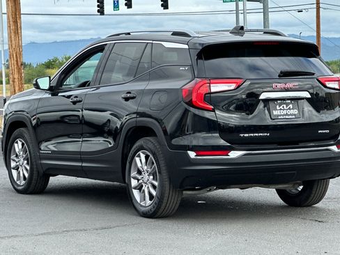 Used 2024 GMC Terrain SLT AWD/4WD image 7