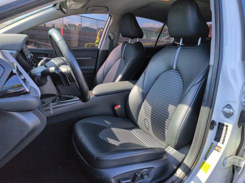 Used 2023 Toyota Camry SE image 16