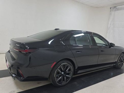 Used 2023 BMW 760i xDrive AWD/4WD image 2