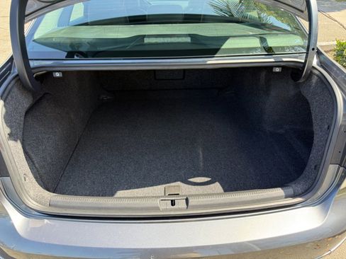 Used 2012 Volkswagen Passat 3.6 SEL Premium image 10