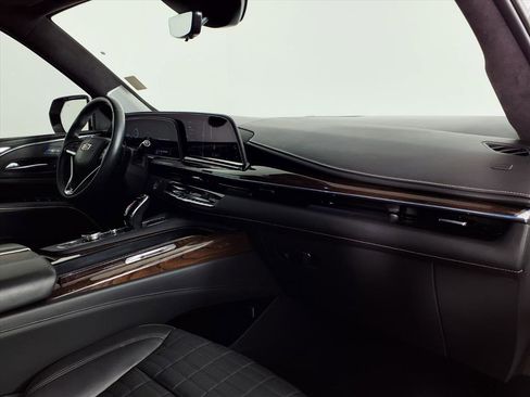 Certified 2022 Cadillac Escalade Sport Platinum w/ Heavy-Duty Trailer Package image 10