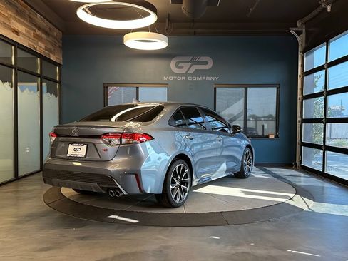 Used 2020 Toyota Corolla SE FWD image 3