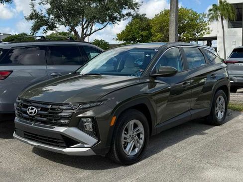 Used 2025 Hyundai Tucson SE FWD image 1
