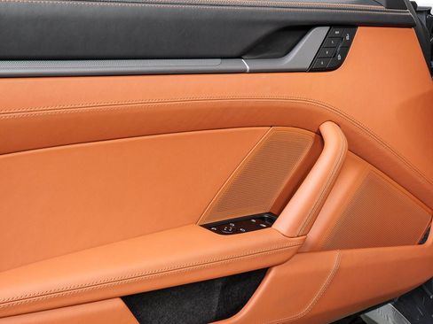 Certified 2025 Porsche 911 Carrera RWD image 4