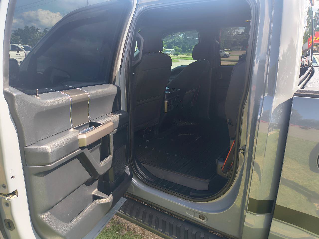 Used 2019 Ford F150 XLT w/ Equipment Group 302A Luxury AWD/4WD image 12