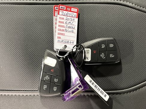 Used 2024 GMC Sierra 1500 SLT w/ SLT Premium Plus Package image 27