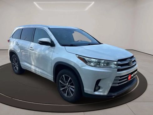 Used 2017 Toyota Highlander FWD V6 image 4