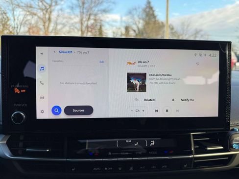 Used 2025 Toyota Sienna XLE Woodland Edition image 27