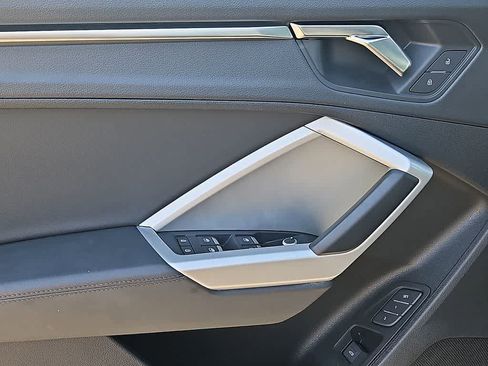 Used 2024 Audi Q3 2.0T Premium image 11