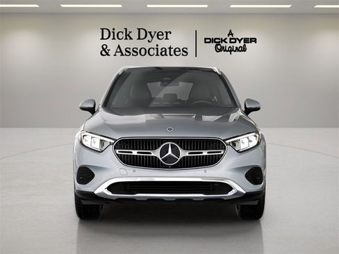 Used 2025 Mercedes-Benz GLC 300 4MATIC image 33