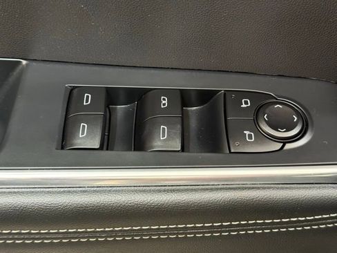 Used 2025 GMC Acadia Elevation image 32