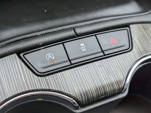 Used 2023 GMC Acadia SLT image 22