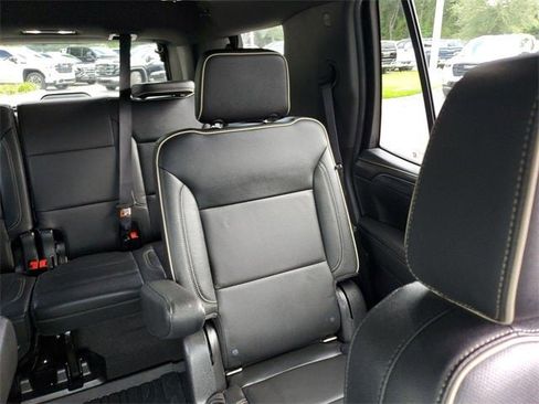 Used 2022 GMC Yukon SLT w/ SLT Premium Package image 61