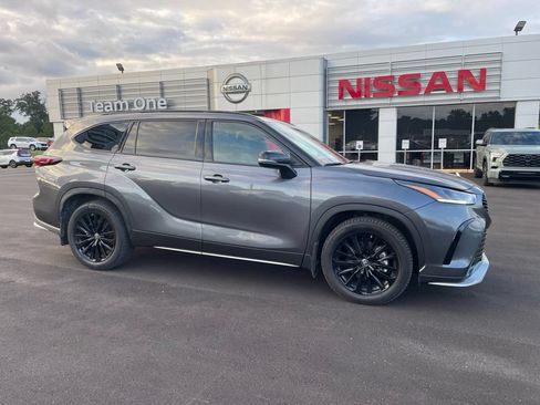 Used 2024 Toyota Highlander XSE FWD image 1