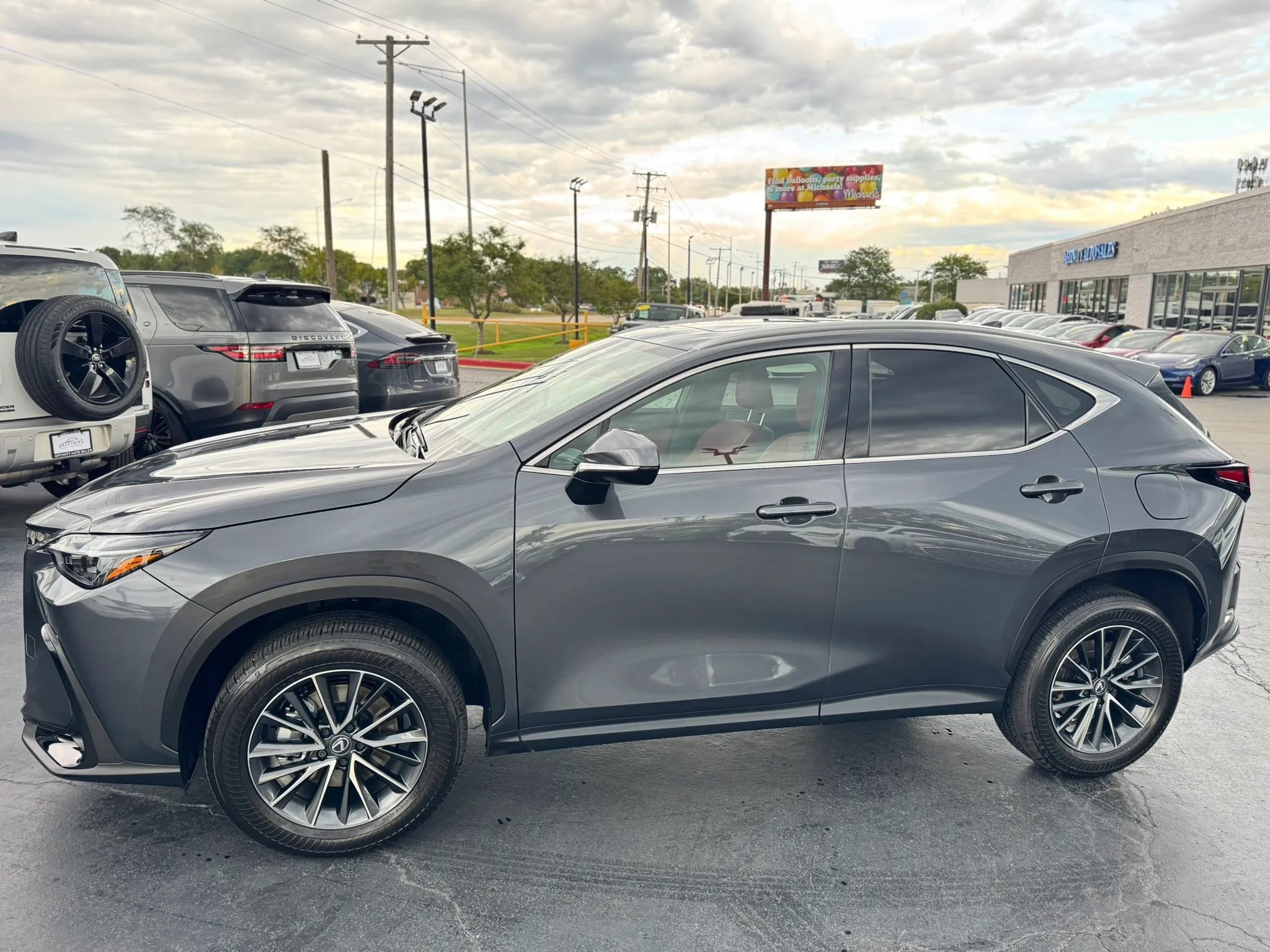 Used 2025 Lexus NX 350 AWD w/ Accessory Package (2T) image 2