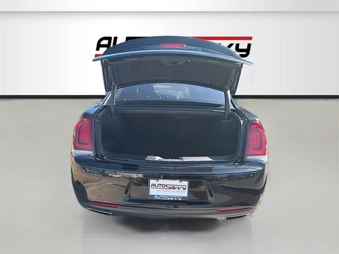 Used 2022 Chrysler 300 Touring w/ Sport Appearance Package image 25