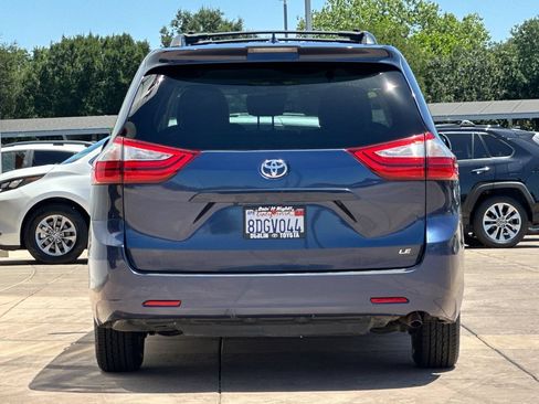 Certified 2018 Toyota Sienna LE w/ Carpet Mat Package FWD image 6