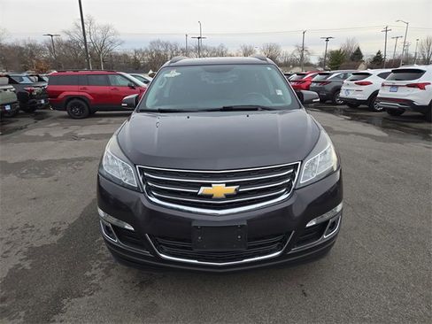 Used 2017 Chevrolet Traverse LT w/ Style and Technology Package image 3