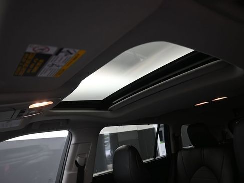 Used 2023 Toyota Highlander XLE FWD image 10