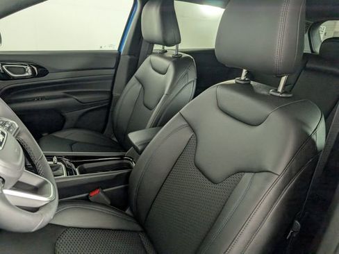 New 2025 Jeep Compass Latitude w/ Altitude Special Edition image 14