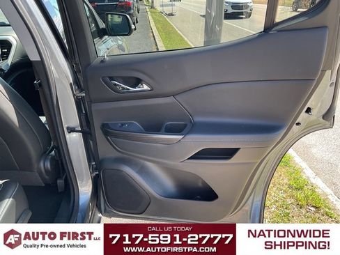 Used 2020 GMC Acadia SLT w/ LPO, Floor Liner Package AWD/4WD image 11