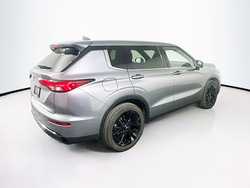 Used 2024 Mitsubishi Outlander SE image 9