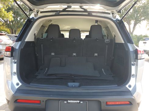 Certified 2024 Nissan Pathfinder SV image 9