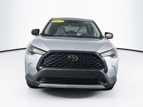 Used 2025 Toyota Corolla Cross L FWD image 2