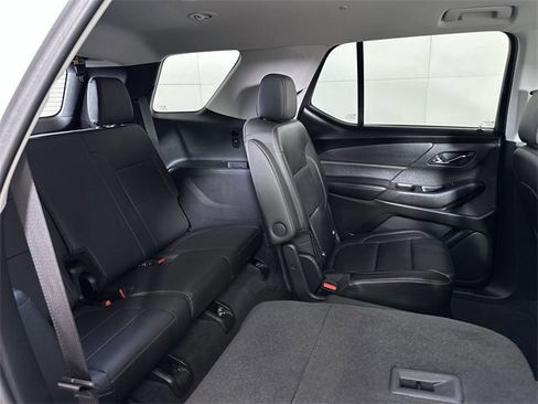 Used 2021 Chevrolet Traverse LT image 27