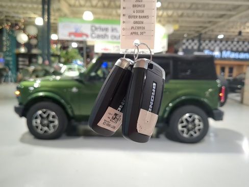 Used 2023 Ford Bronco Outer Banks AWD/4WD image 10