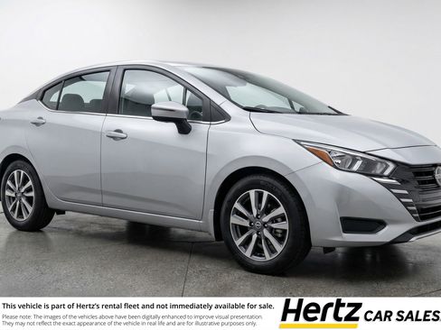 Used 2025 Nissan Versa SV image 1