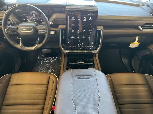 New 2026 GMC Yukon Denali Ultimate w/ LPO, Floor Liner Package AWD/4WD image 14