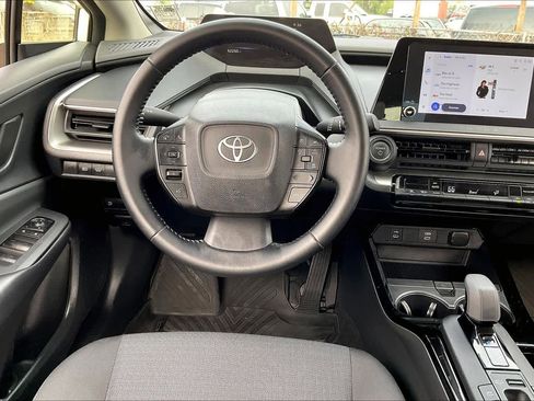 Used 2024 Toyota Prius LE image 5
