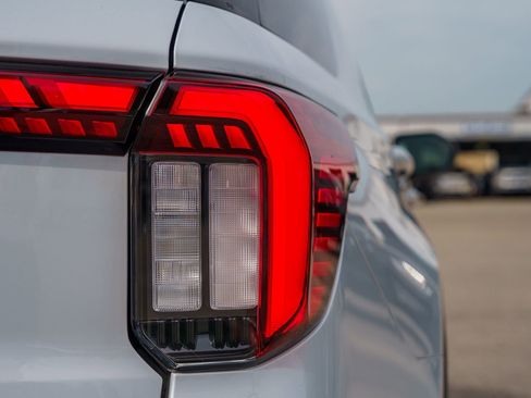 Certified 2025 Ford Explorer Active RWD image 18