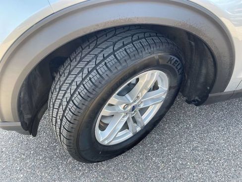 Used 2023 Ford Explorer XLT w/ Equipment Group 202A AWD/4WD image 11
