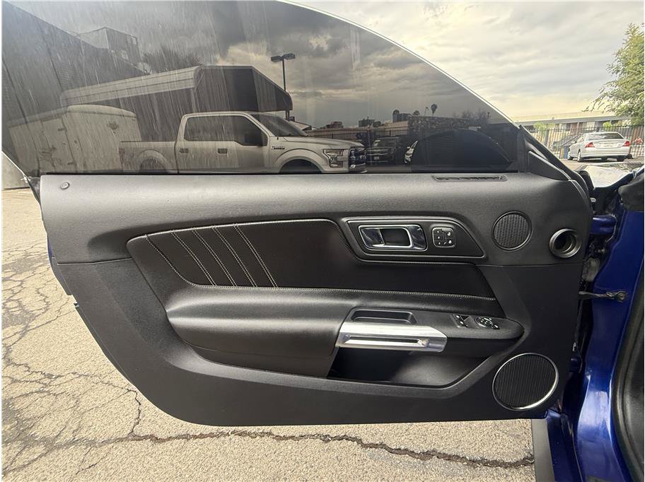 Used 2015 Ford Mustang GT Premium w/ Equipment Group 401A RWD image 9
