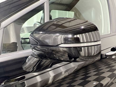 Used 2024 Kia Carnival LX image 14