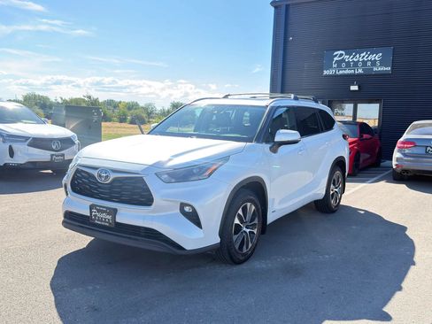 Used 2022 Toyota Highlander XLE AWD/4WD image 1