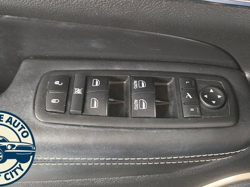 Used 2017 Jeep Grand Cherokee Overland AWD/4WD image 25