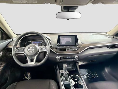 Used 2024 Nissan Altima 2.5 SV FWD image 21