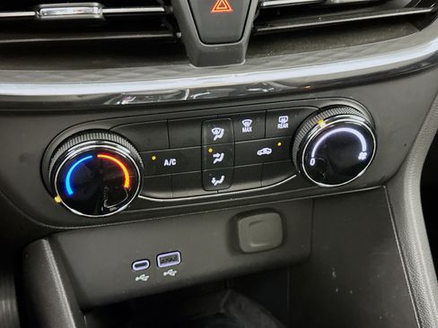 Used 2025 Buick Encore GX Preferred image 23