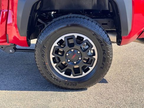 Used 2025 Toyota Tacoma TRD Off-Road AWD/4WD image 14