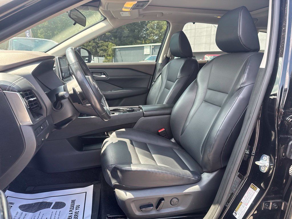 Used 2023 Nissan Rogue SV w/ SV Premium Package AWD/4WD image 10