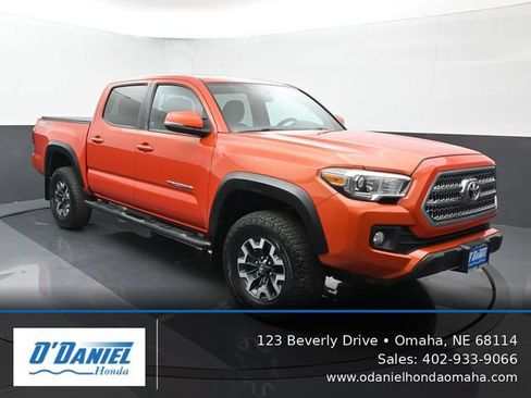 Used 2016 Toyota Tacoma TRD Off-Road AWD/4WD image 8