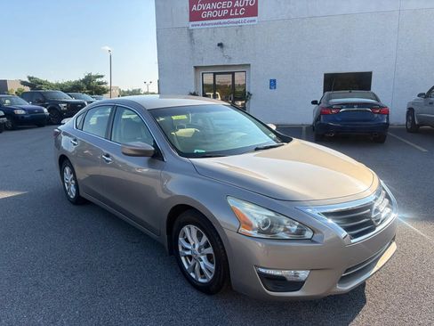 Used 2014 Nissan Altima 2.5 S w/ Sport Value Package FWD image 3