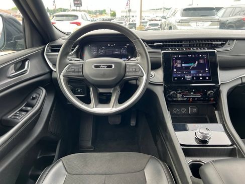 Used 2024 Jeep Grand Cherokee Altitude AWD/4WD image 33