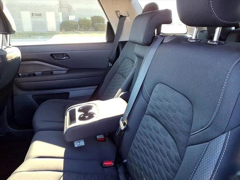 Used 2025 Nissan Pathfinder SV image 19