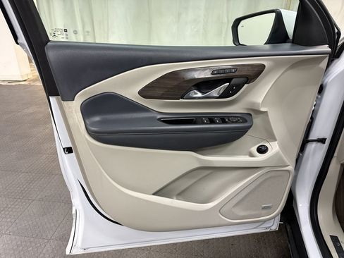 Used 2023 GMC Terrain Denali image 26