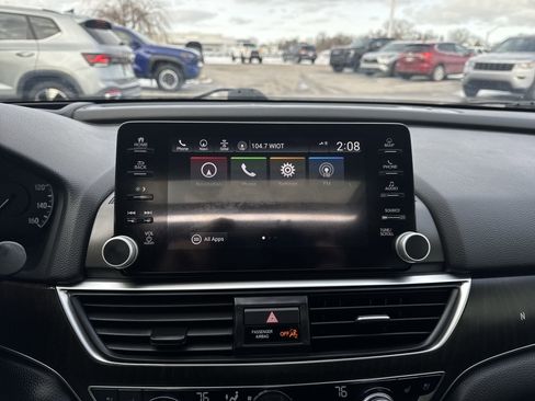 Used 2019 Honda Accord Touring image 14